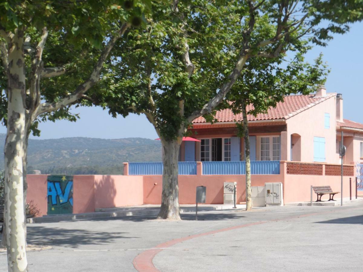 Place Du Chateau Pourrieres Exterior photo